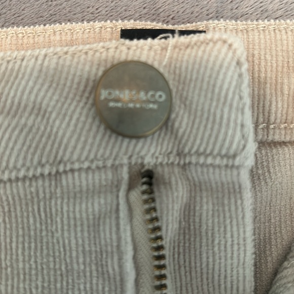 Jones New York corduroy skirt. - Picture 2 of 6